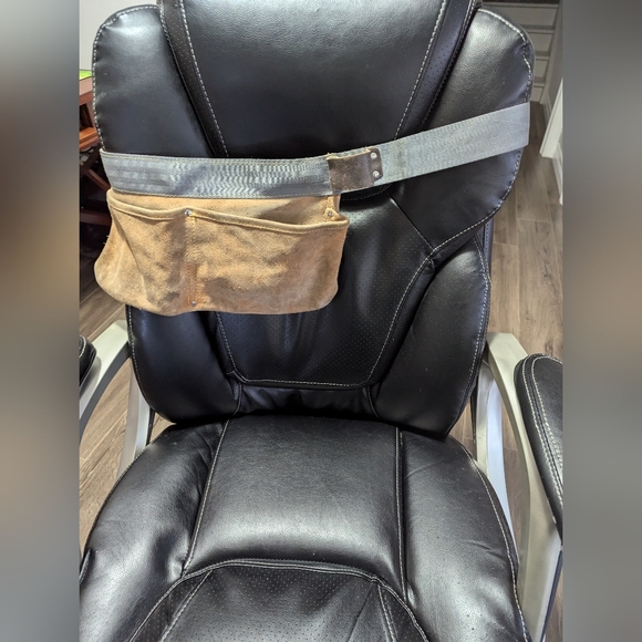 Tool Belt. 2 pockets. And loop for hammer. Leather with Nylon belt. - Picture 2 of 5